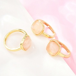 Розовый Кварц Кольца из натурального розового кварца с латунной фурнитурой., квадратный, граненые, стойки покрытие, золотые, 17 мм