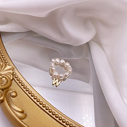 Letter W Перстни из натурального пресноводного жемчуга, с подвеской в виде буквы из сплава золотистого тона, Буква W, внутренний диаметр: 16 мм