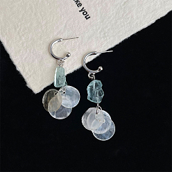 Платина Латунные плоские круглые серьги-гвоздики, с самородками натурального голубого кварца и натуральной ракушки и 925 булавками из стерлингового серебра, платина, 58x16 мм