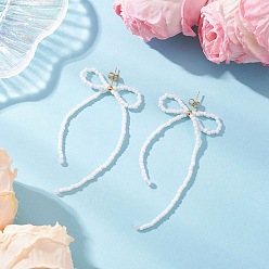 Белый Серьги-гвоздики с бантиками из стеклянных бусин ручной работы, золотые, белые, 85x38 мм