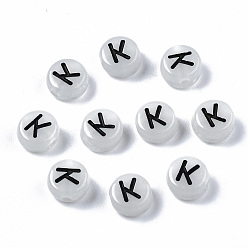 Letter K Акриловые бусины, с эмалью и люминесцентным составом, горизонтальное отверстие, плоский круглый с черной буквой, светится в темноте, светло-серый, letter.k, 7x3.5 мм, отверстие : 1.5 мм, Около 3600~3700 шт / 500 г