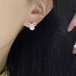 Платина Серьги-гвоздики из латунного микро-паве, с натуральной жемчужиной и 925 штифтов стерлингового серебра, платина, 12.5x13 мм