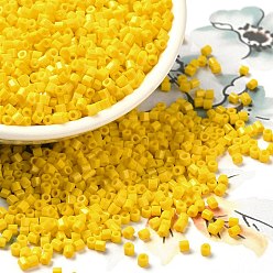 Золотистый Непрозрачные стекла бисер, шестигранник (два разреза), золотые, 2x1.5 мм, отверстие : 0.9 мм