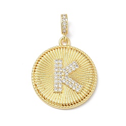 Letter K Латунные микропаве прозрачные подвески с фианитом, плоский круглый с подвесками в виде букв, без свинца и без кадмия, долговечный, стойки покрытие, реальный 18 k позолоченный, Письмо K, 24.5x21.5x2.5 мм, отверстие : 4.5x3.5 мм