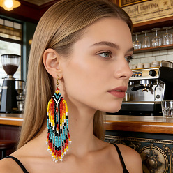 Золотой Богемные серьги-подвески ручной работы из стеклянного бисера., Узор в виде стрелок с кисточкой, золотые, 110x25 мм