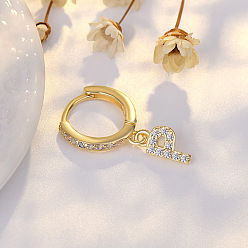 Letter P Латунные серьги-кольца из прозрачного кубического циркония, золотые, Письмо P, 24x7 мм