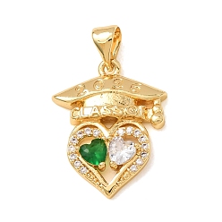 Vert Micro cuivres ouvrent pendentifs zircone cubique, cœur avec toque de remise de diplôme et classe verbale de 2026 breloques, or, verte, 21.5x17x3.5mm, Trou: 3.5x4mm