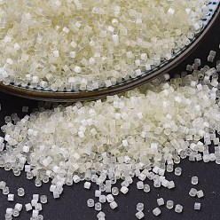 (DB0672) Кремовый Шелково-атласный Бусины miyuki delica, цилиндр, японский бисер, 11/0, (дБ 0672) кремовый шелковый атлас, 1.3x1.6 мм, Отверстие: 0.8 мм, о 2000 шт / бутылка, 10 г / бутылка