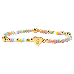 Letter S Pulseras elásticas de verano de acero inoxidable con letras en forma de corazón y cuentas de vidrio de colores para mujer., dorado, letra s, 6.89 pulgada (17.5 cm)