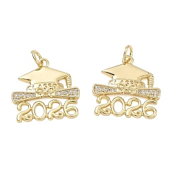 Plaqué 18K Or Véritable Enrubanneuse en laiton micro pavé en zirconium cubique pendentifs, Chapeau de remise de diplôme, diplôme et numéro 2026 breloques, sans cadmium et sans plomb, plaqué longue durée, réel 18 k plaqué or, 18x18x2mm, Trou: 3.5mm
