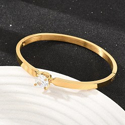 Настоящее золото 18K 304 Браслеты-манжеты из нержавеющей стали с круглыми прозрачными кубическими циркониями, застежка на шарнире, ионное покрытие (ip), реальный 18 k позолоченный, 0.16 дюйм (0.4 см), внутренний диаметр: 2.15x1.7 дюйм (5.45x4.35 см)
