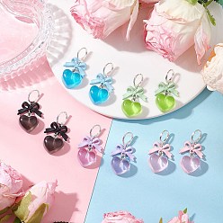 (52) Непрозрачная лаванда Серьги-кольца в форме сердца из смолы, со звеньями-бантиками из сплава и фурнитурой для сережек из латуни, платина, разноцветные, 39x17 мм