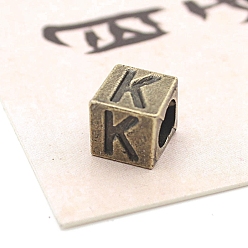Letter K Европейские бусины из антикварного бронзового сплава, бусины с большим отверстием, куб с письмом, Письмо K, 7x7x7 мм, отверстие : 5 мм
