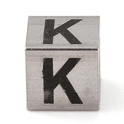 Letter K Устойчивые к потускнению 201 европейские бусины из нержавеющей стали, бусины с большим отверстием, куб с английской буквой, цвет нержавеющей стали, Письмо K, 7x7x7 мм, отверстие : 5 мм