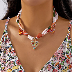 Разноцветный Ожерелья из набивных тканевых шарфов с подвесками в виде сердечек из цинкового сплава и смолы., золотые, красочный, 15.75 дюйм (40 см), Кулон : 25x35 мм