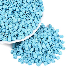 Bleu Ciel Clair Perles de rocaille en verre de peinture de cuisson, triangle, trou de triangle, lumière bleu ciel, 3.5x3.5x3.5mm, Trou: 1.2~1.4mm, environ 7250 pcs / livre