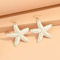 Белый Серьги-подвески из рафии с морскими звездами, золотые, с результатами железной серьги, белые, 76x56 мм