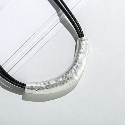 Матовый Серебристый Цвет Подвеска в виде изогнутой трубки из сплава, многорядное ожерелье на черном шнуре для женщин., матовый серебристый цвет, 17.72 дюйм (45 см)