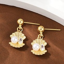 Настоящее золото 18K Серьги-гвоздики в форме ракушки из латуни с микропаве из прозрачных кубических цирконий, с абс пластмассовой имитационной жемчужиной, стойки покрытие, долговечный, без свинца и без кадмия, реальный 18 k позолоченный, 23x10.5 мм