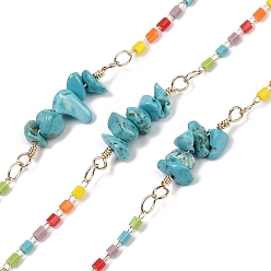 Синтетическая Бирюза Латунные цепные цепи, со стеклянным бисером и синтетическими бирюзовыми бусинами, долговечный, пайки, с катушкой, золотые, 2x2 мм, около 16.40 футов (5 м) / рулон