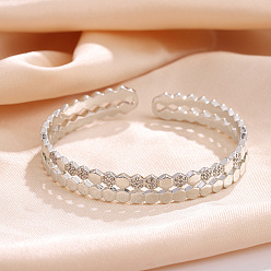 Платина Браслеты-манжеты из латуни с сотовой структурой и микропаве из прозрачных кубических цирконий, платина, внутренний диаметр: 2-3/8 дюйм (6 см)