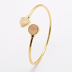 пшеница Браслеты из натуральной druzy хрустальной манжеты, находка из позолоченной латуни, плоский круглый треугольник, цвет пшеницы, 2-3/8 дюйм (62 мм)