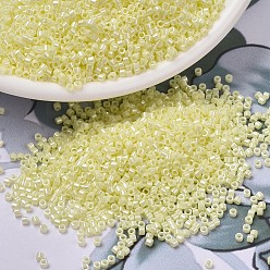 (DB1531) Непрозрачный Бледно-желтый Цейлонскийский Бусины miyuki delica, цилиндр, японский бисер, 11/0, (дБ 1531) непрозрачный бледно-желтый цейлон, 1.3x1.6 мм, Отверстие: 0.8 мм, о 2000 шт / бутылка, 10 г / бутылка