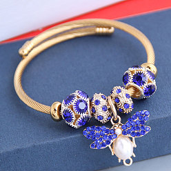 Сапфир Регулируемые европейские браслеты из нержавеющей стали, браслеты с подвесками для женщин, Пчелы, со сплавом, стразами и искусственным жемчугом, сапфир, внутренний диаметр: 2-1/8 дюйм (5.5 см)