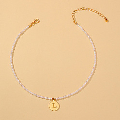 Letter L Круглые пластиковые бусины из жемчуга, 304 плоские круглые подвески из нержавеющей стали с буквами для женщин, белые, золотые, Письмо L, 12.99 дюйм (33 см)