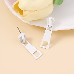 Белый Серьги-гвоздики с подвеской из эмалевого сплава и застежкой-молнией, белые, 34x10 мм