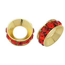 Светло-сиамский Латунные бусины разделители для поставки стразов, класс А, рондель, золото , Light Siam, 7x3.3 мм, отверстие : 3.5 мм