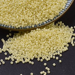 (DB2101) Окрашенный Дуракоат Непрозрачный Легкий лимонный Лед  Бусины miyuki delica, цилиндр, японский бисер, 11/0, (db 2101) непрозрачный светло-лимонный лед, окрашенный в дюракоат), 1.3x1.6 мм, отверстие : 0.8 мм, Около 100000 шт / 500 г