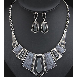 Светло-серый Комплекты из пятиугольного цинкового сплава Bohemia с подвесками из синтетической бирюзы и серег-гвоздиков, платина, светло-серый, 400 мм