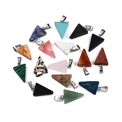 Смешанные камни Природные и синтетические смешанные каменные подвески, треугольник прелести, смешанные окрашенные и неокрашенные, с 201 защелкой из нержавеющей стали на поручнях, цвет нержавеющей стали, 22~24.5x13~15.5x4.5~6.5 мм, отверстие : 7.5x4 мм