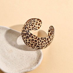 Верблюжий Акриловые открытые манжеты для женщин, леопардовым принтом, верблюжие, 38 мм, внутренний диаметр: 63 мм