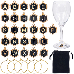 Черный Подвески в виде бокалов для вина из сплава с черной эмалью в форме шестиугольника с буквой, с бархатными тканевыми мешочками-завязками и латунными кольцами-подвесками для бокалов вина, чёрные, 90x70 мм