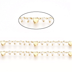 Белый Латунная витая цепочка для бордюров, с латунными бусинами и гранеными стеклянными бусинами, долговечный, реальный 18 k позолоченный, пайки, с катушкой, сердце, белые, 2.5x1.5x0.5 мм, бусина : 6x3.5 mm, Сердце: 7.5x5x2.5 mm, около 32.8 футов (10 м) / рулон