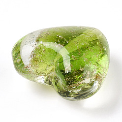 Желто-Зеленый Светящиеся бусины лэмпворк из золота и песка ручной работы, светится в темноте, сердце, желто-зеленый, 25~28x26~28x14.5~16 мм, отверстие : 1.5~2 мм