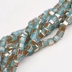 Бледно-бирюзовый Стеклянные бусины с гальваническим покрытием , имитация нефрита, с половиным покрытием, граненый куб, бледные бирюзовая, 4x4x4 мм, отверстие : 1 мм, около 100 шт / нитка, 16.9 дюйм