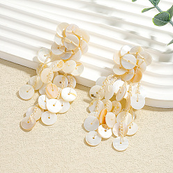 Белый Серьги-гвоздики с кисточками из ракушек, плоско-круглые, белые, 90x28 мм