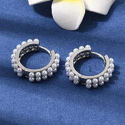 Платина Круглые латунные серьги-кольца, с пластмассовой жемчужиной abs, долговечный, стойки покрытие, без свинца и без кадмия, платина, 20.5x21.5x6 мм