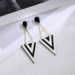 Треугольник Акриловые полосатые серьги-гвоздики, золотые, треугольные, 96x36 мм