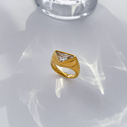 Треугольник 304 кольца из нержавеющей стали с кубическим цирконием, реальный 18 k позолоченный, треугольные, размер США 6 (16.5 мм)