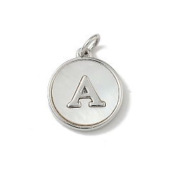 Letter A Латунный паве натуральный ракушка плоский круглый с буквенными подвесками, платина, долговечный, без свинца и без кадмия, стойки покрытие, цвет морской раковины, буква a, 15x13x2 мм, отверстие : 3 мм