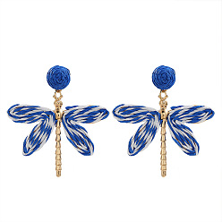 Королевский синий Серьги-гвоздики из сплава и рафии, стрекоза, золотые, королевский синий, 65x61 мм