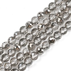 Светло-серый Гальванизируйте прозрачные стеклянные бусины, круглые, граненый(96 граненый), светло-серый, 4~4.5 мм, отверстие : 1 мм, около 95 шт / нитка, 14.76'' (37.5 см)