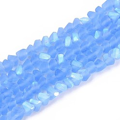 Васильковый Матовые прозрачные стеклянные бусины, треугольные, с половиным покрытием, с покрытием AB цвета, васильковый, 2.5~3.5x4~4.5x4~4.5 мм, отверстие : 0.9 мм, около 135 шт / нитка, 11.61 дюйм (29.5 см)