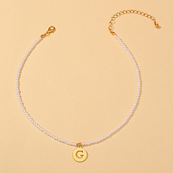 Letter G Круглые пластиковые бусины из жемчуга, 304 плоские круглые подвески из нержавеющей стали с буквами для женщин, белые, золотые, Буква G, 12.99 дюйм (33 см)