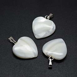 Платина Подвески из раковины, с латунной фурнитурой , сердце, платина, 21~22x20~22x3~5 мм, отверстие : 2x5 мм