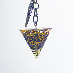 Amatista Llavero con colgante de generadores de energía de resina piramidal de orgonita con tema de chakra, Chips de amatista natural reiki en el interior para decoración de bolsas de coche., 3 cm